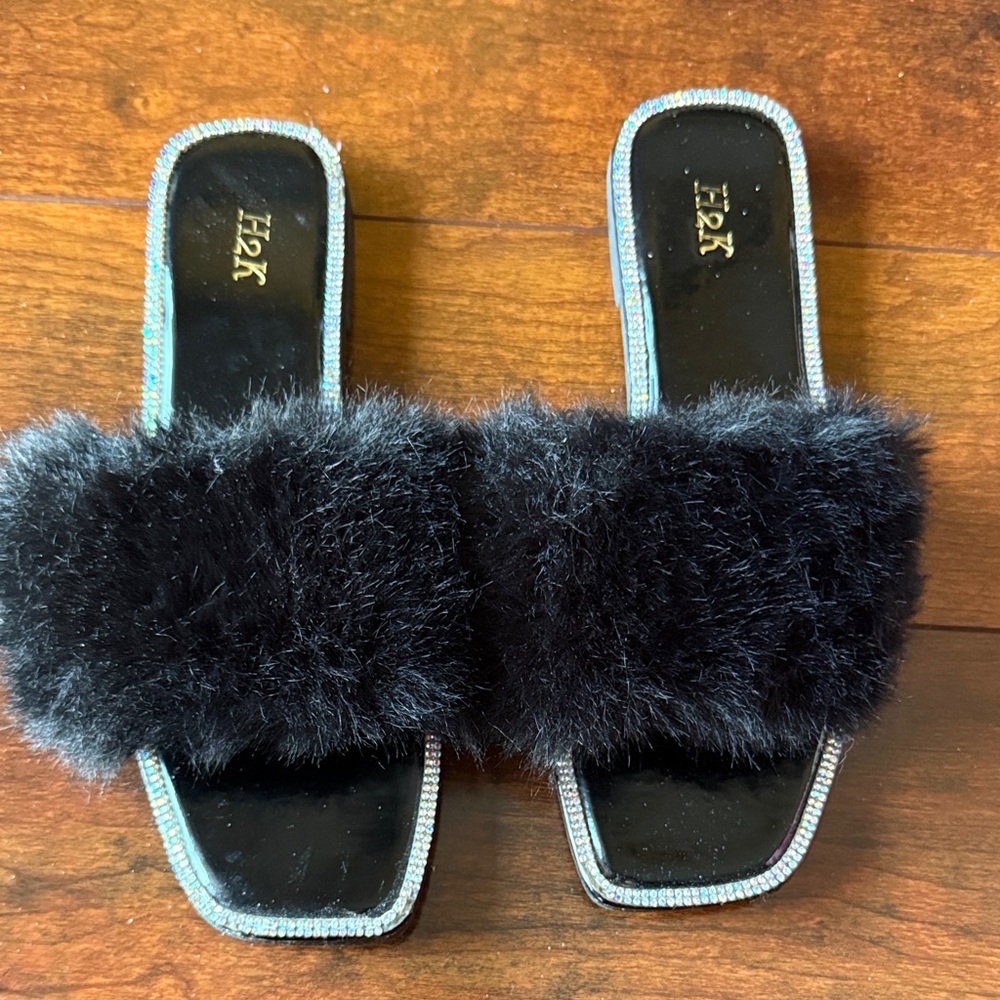 H2K Black Furry Women's Slides